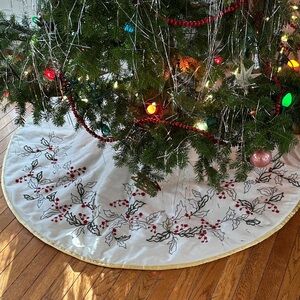 Elegant Holiday Tree Skirt with Holly Design